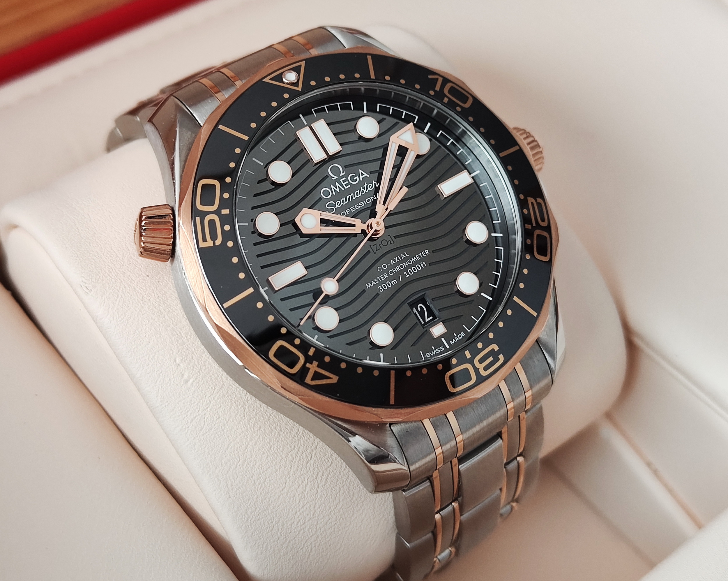 OMEGA 最新款 半玫瑰金 大海馬 大錶徑42mm 黑色陶瓷圈 大黑馬 原廠半金鍊帶~原廠盒單 2020 3