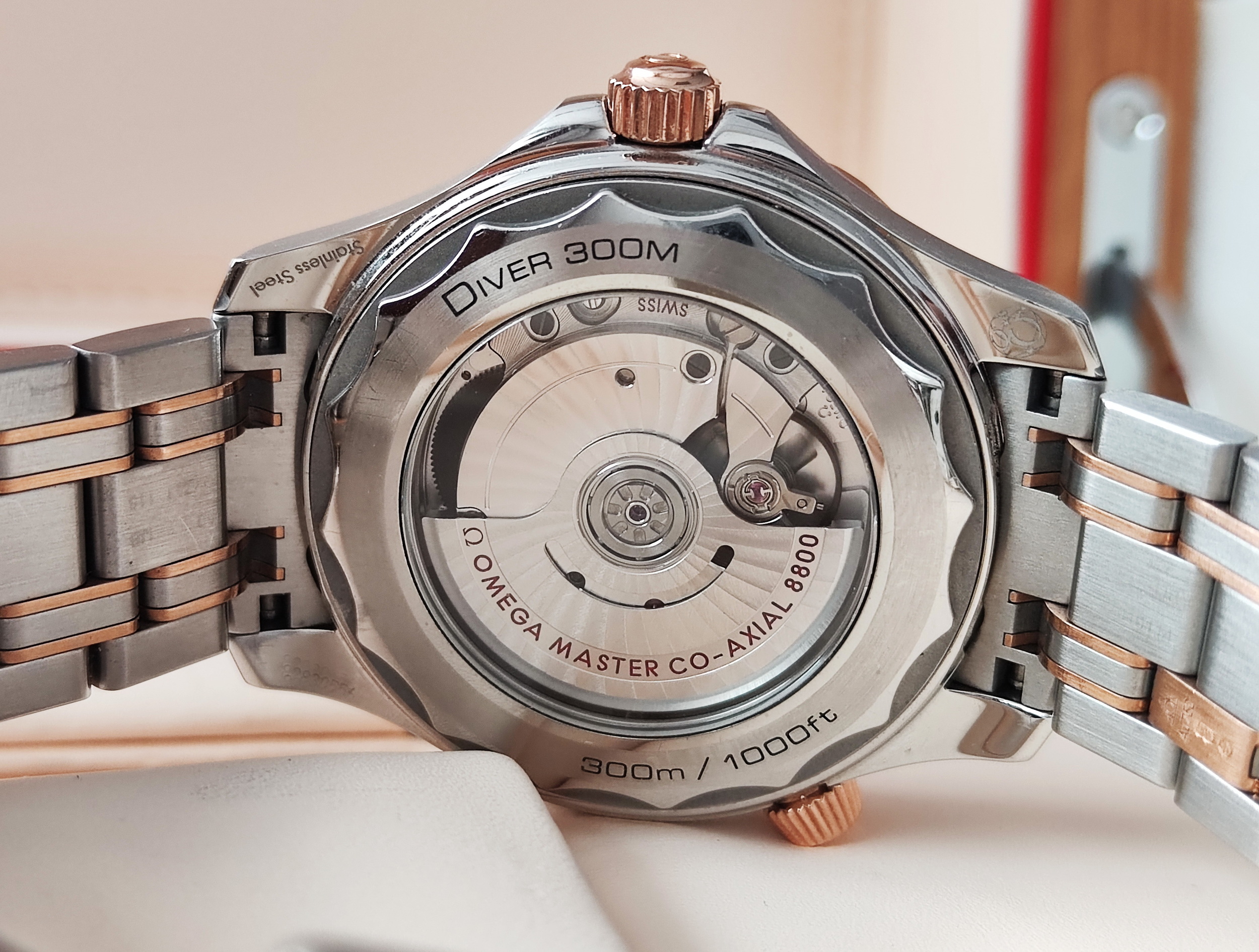 OMEGA 最新款 半玫瑰金 大海馬 大錶徑42mm 黑色陶瓷圈 大黑馬 原廠半金鍊帶~原廠盒單 2020 5