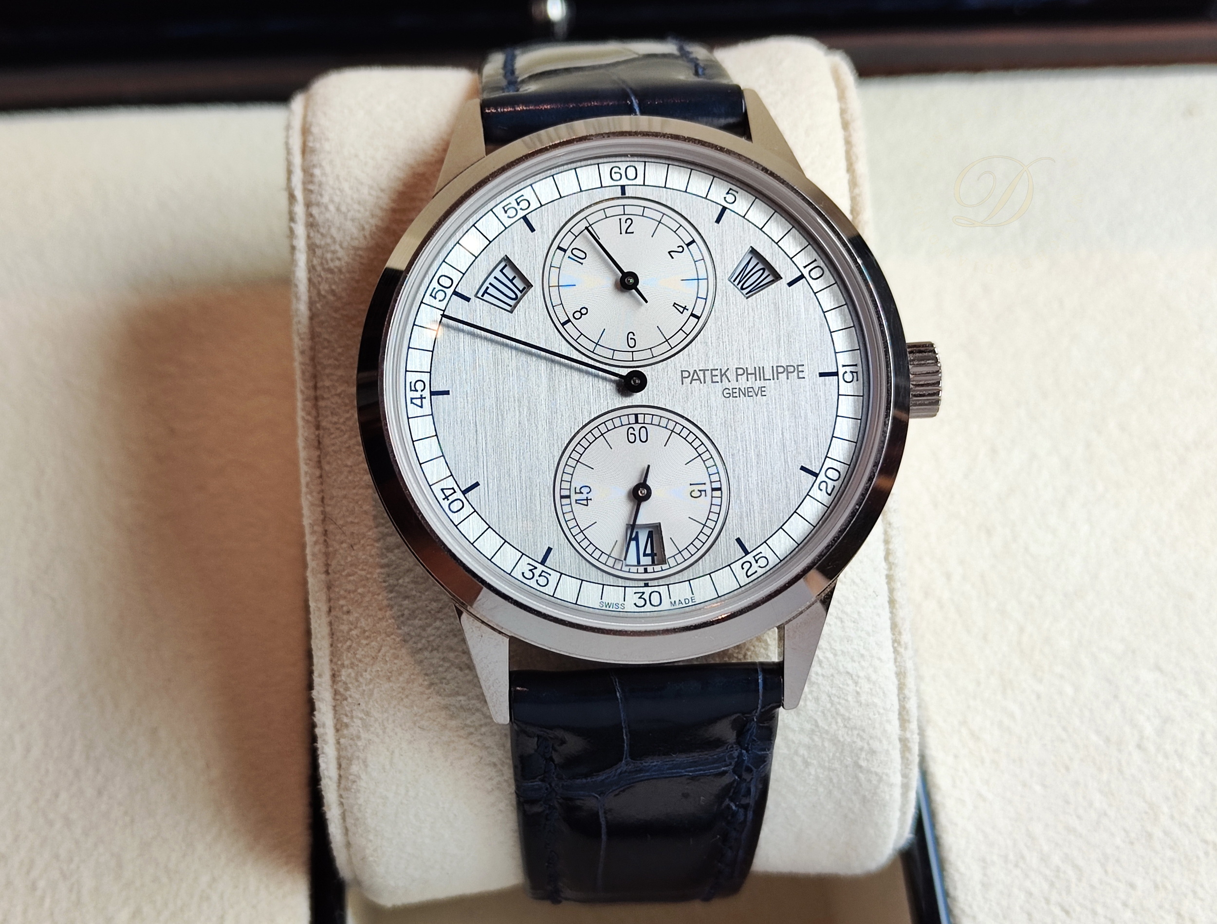 PP 百達翡麗 5235G-001 三針一線 銀灰色面盤 錶徑40.5mm 年曆腕錶~原廠盒單 5235