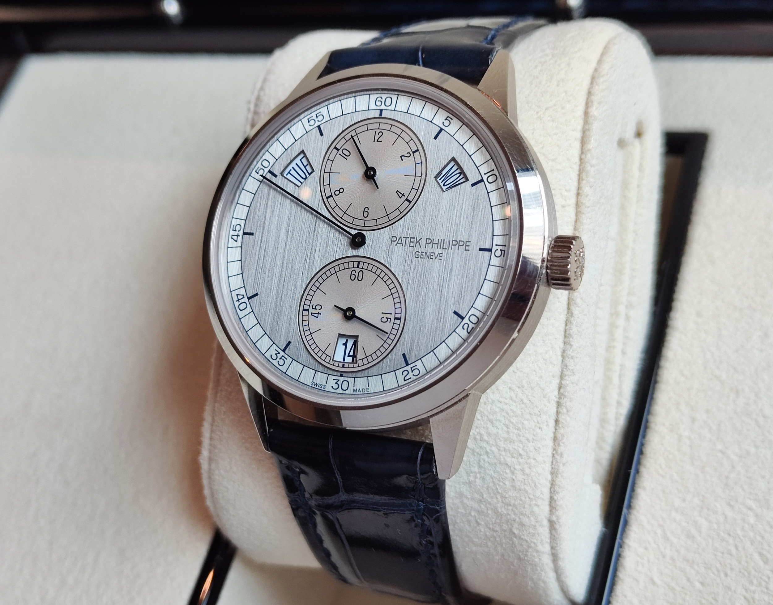 PP 百達翡麗 5235G-001 三針一線 銀灰色面盤 錶徑40.5mm 年曆腕錶~原廠盒單 5235 2