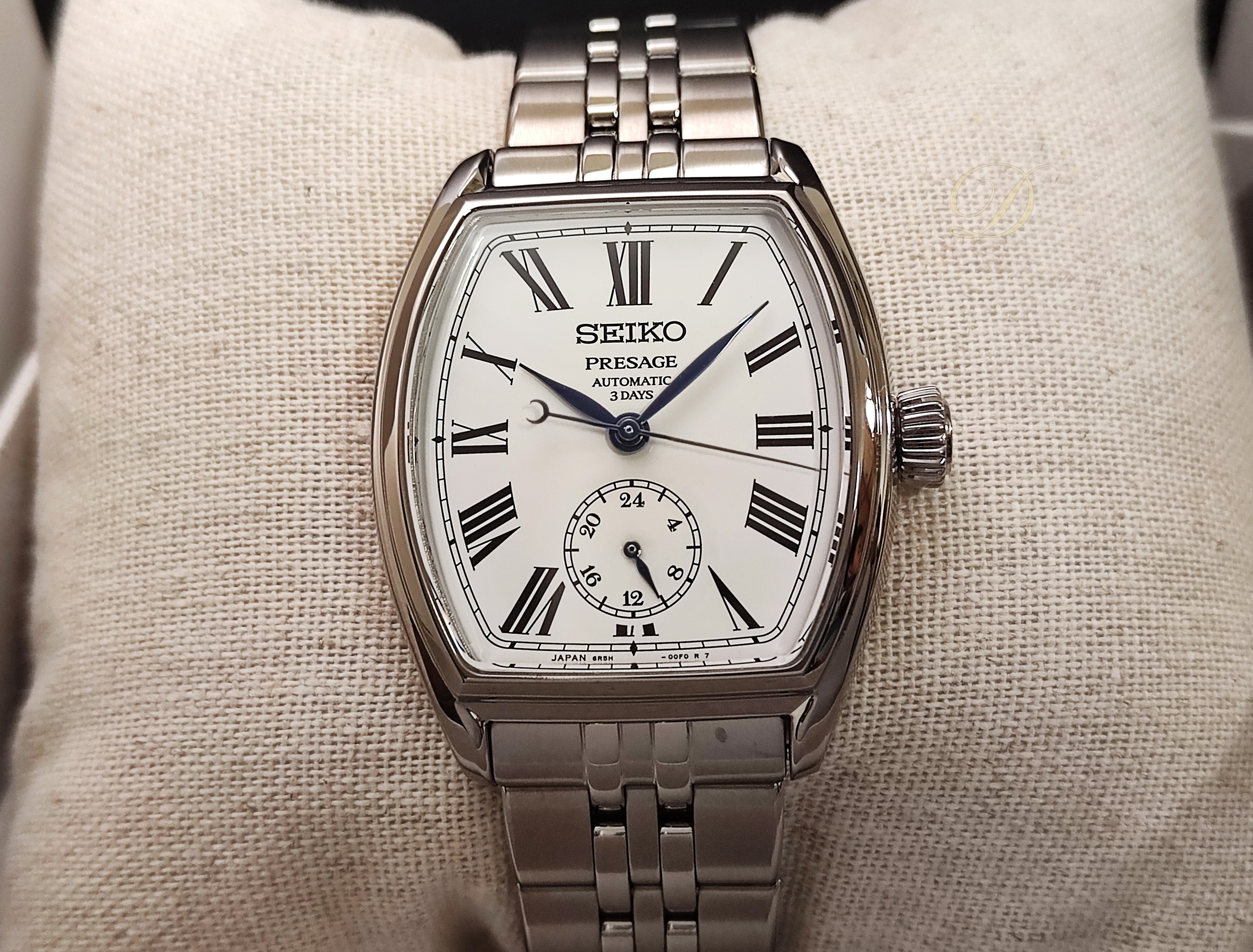 精工 SEIKO 最新款SPB537 白色琺瑯面盤 酒桶型錶殼 自動上鍊 3日動能 羅馬數字~原廠盒單 2026AD