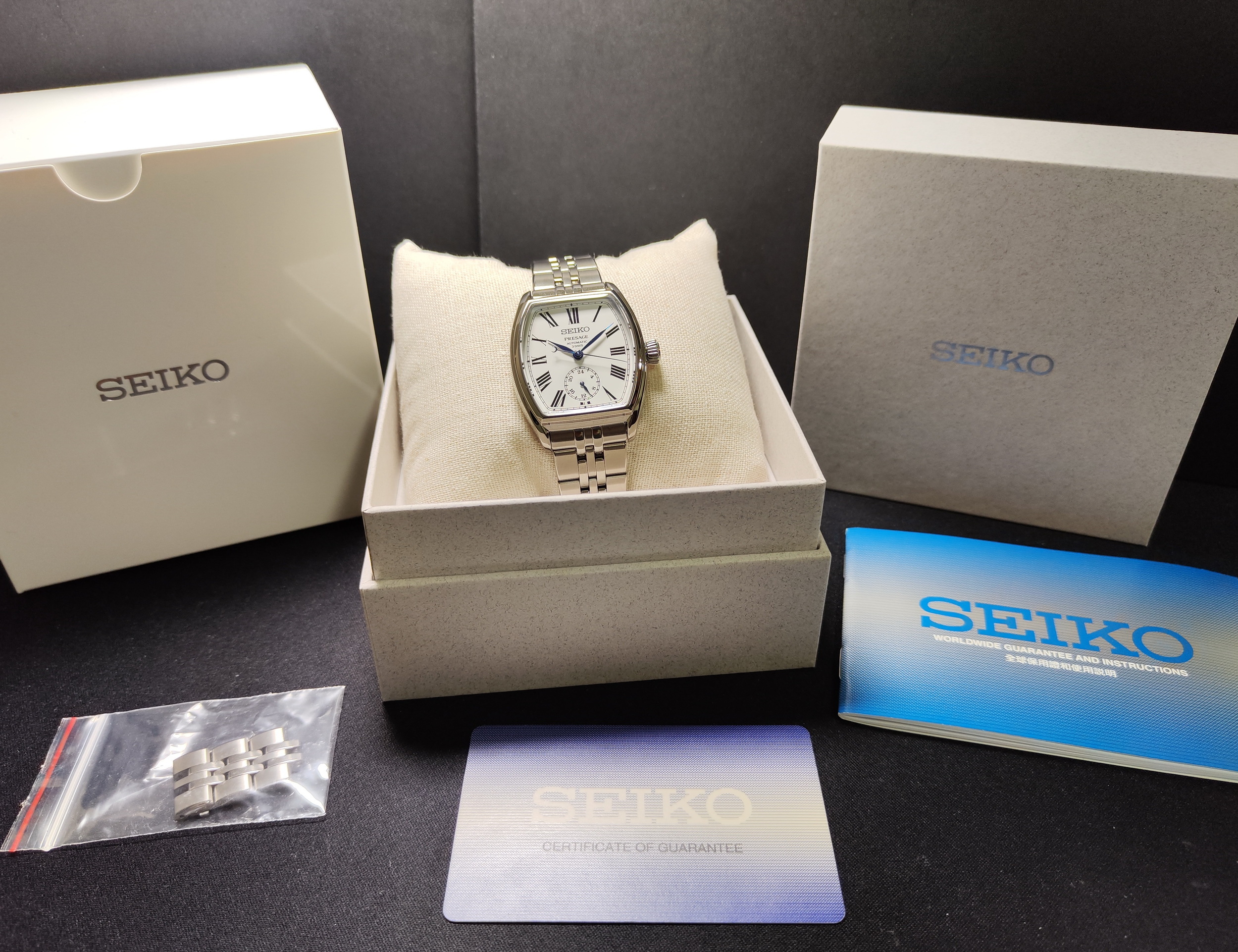 精工 SEIKO 最新款SPB537 白色琺瑯面盤 酒桶型錶殼 自動上鍊 3日動能 羅馬數字~原廠盒單 2026AD 7