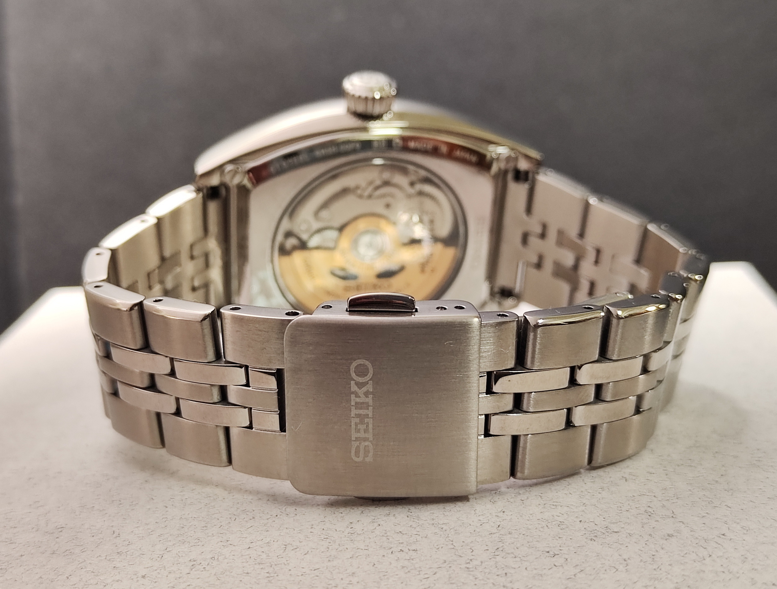 精工 SEIKO 最新款SPB537 白色琺瑯面盤 酒桶型錶殼 自動上鍊 3日動能 羅馬數字~原廠盒單 2026AD 6