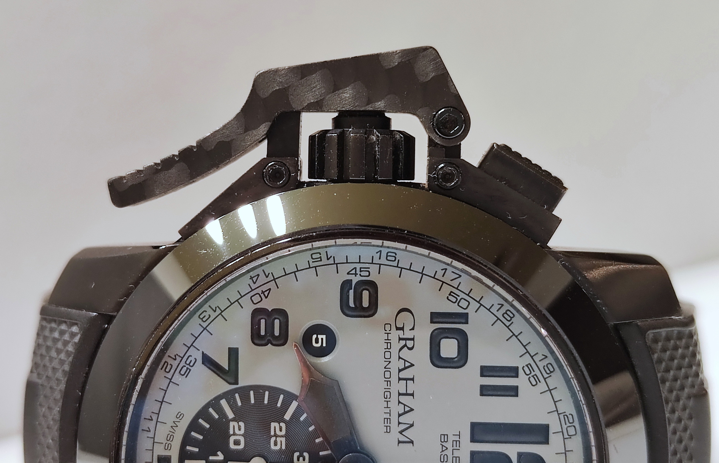 GRAHAM 格拉漢 Chronofighter 左冠手榴彈 大錶徑47mm 鍍黑錶殼 自動上鍊 計時碼錶 碳纖維 單錶 5