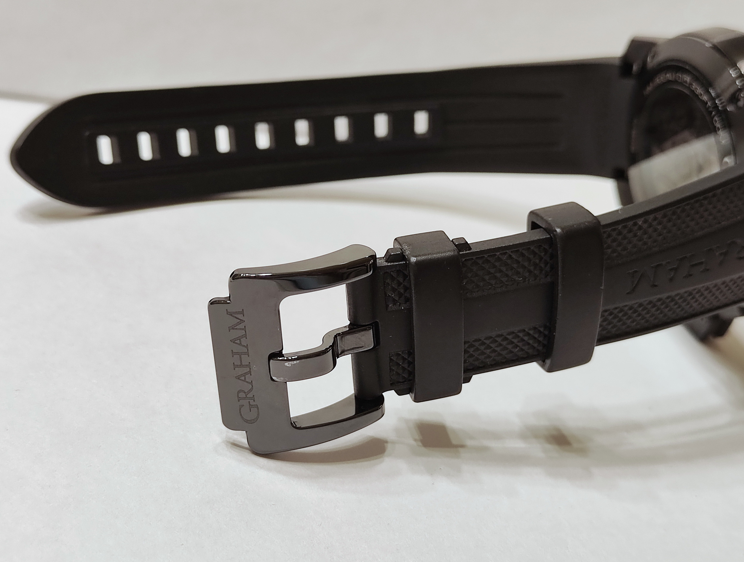 GRAHAM 格拉漢 Chronofighter 左冠手榴彈 大錶徑47mm 鍍黑錶殼 自動上鍊 計時碼錶 碳纖維 單錶 8