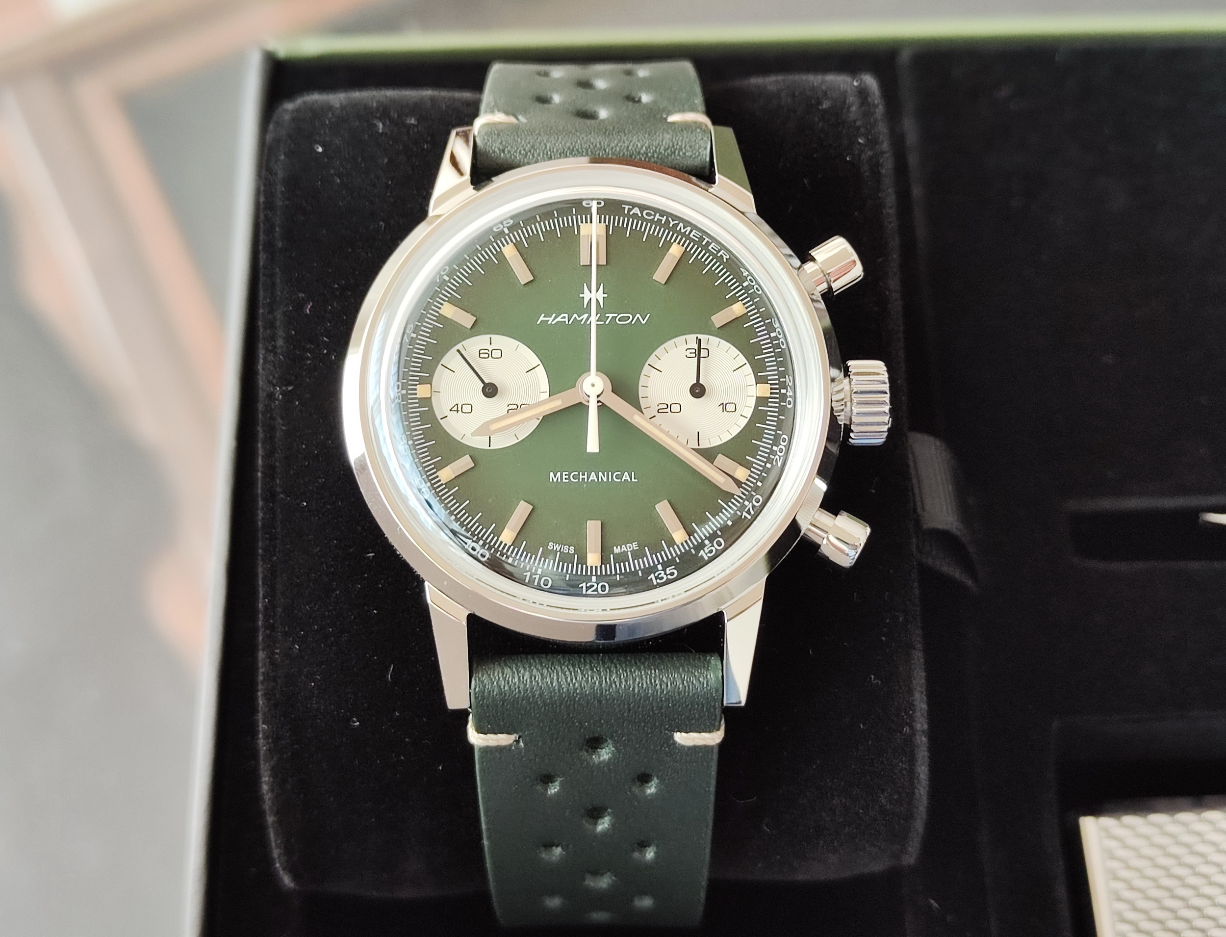 漢米爾頓 全新 古典賽車錶 漸層綠色面盤 錶徑40mm 手動上鍊 熊貓面 原廠米蘭錶帶~原廠盒單 2026AD 5