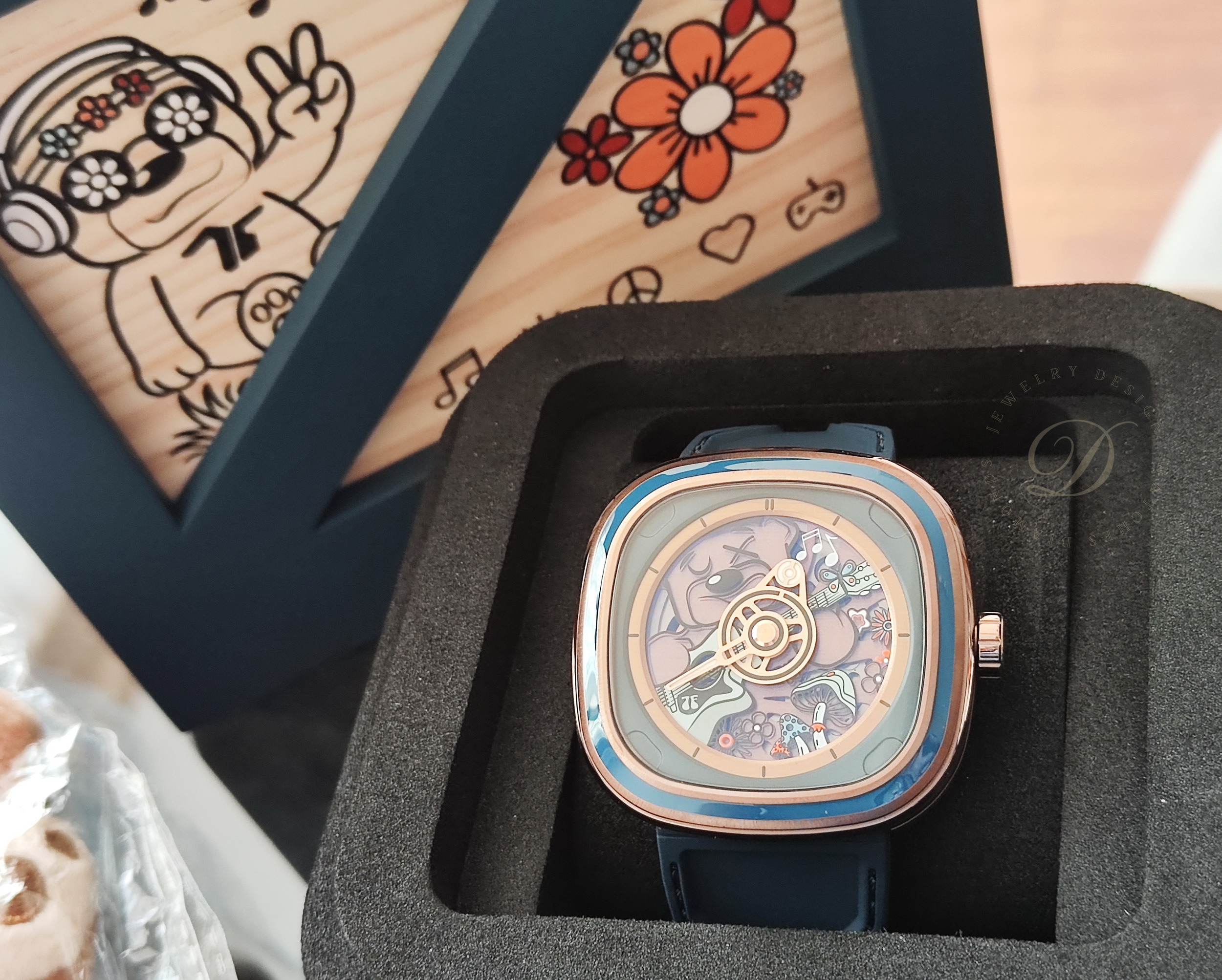 SEVENFRIDAY 全新 T2/08 Riley Music 熊彈吉他 音符面盤 全球限量~原廠盒單 2026AD 2