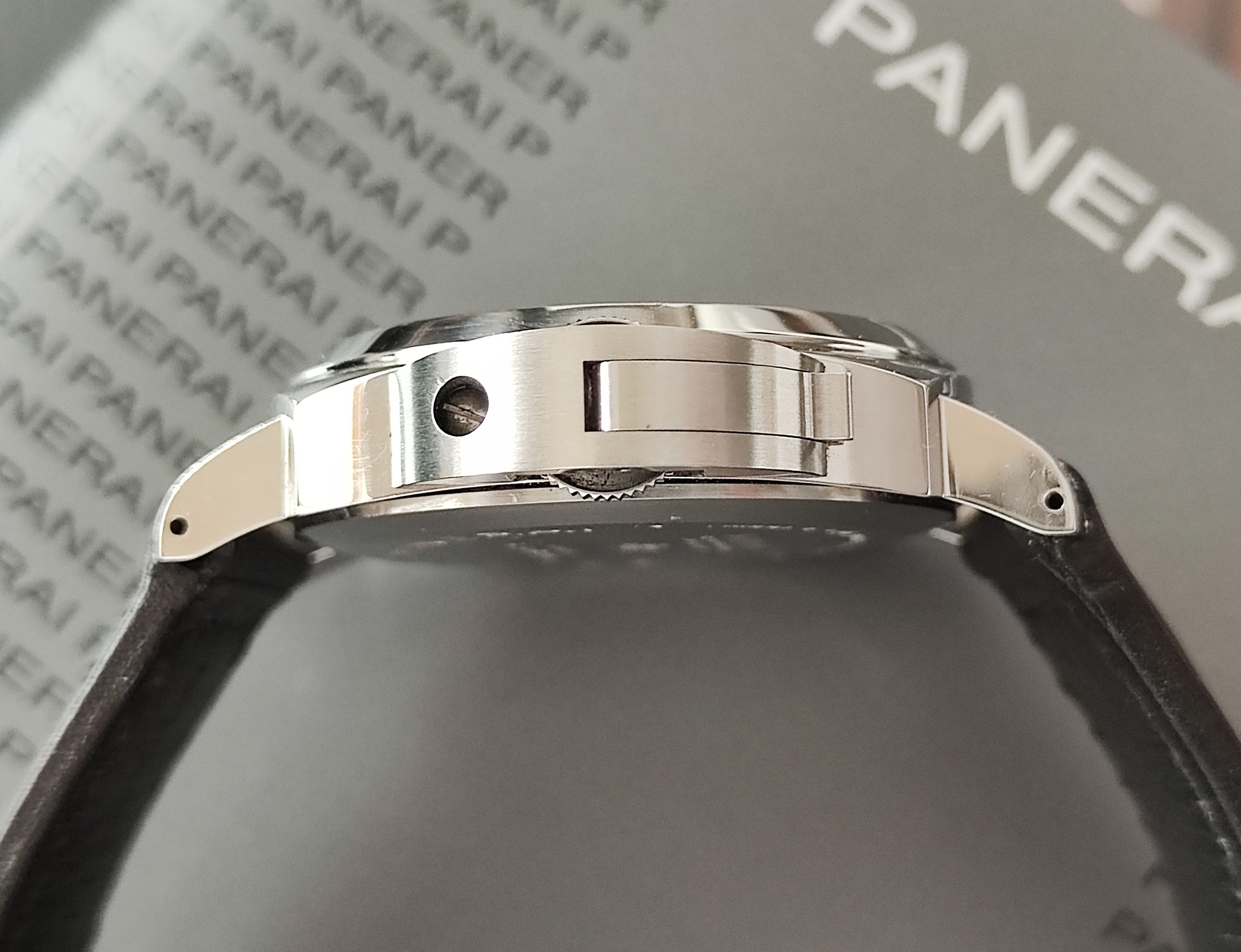 PANERAI 沛納海 PAM631 黑色面盤 菸草色刻度指針 大錶徑44mm 手動上鍊 LUMINOR 藍色商標 護橋款~原廠盒單 2018 5