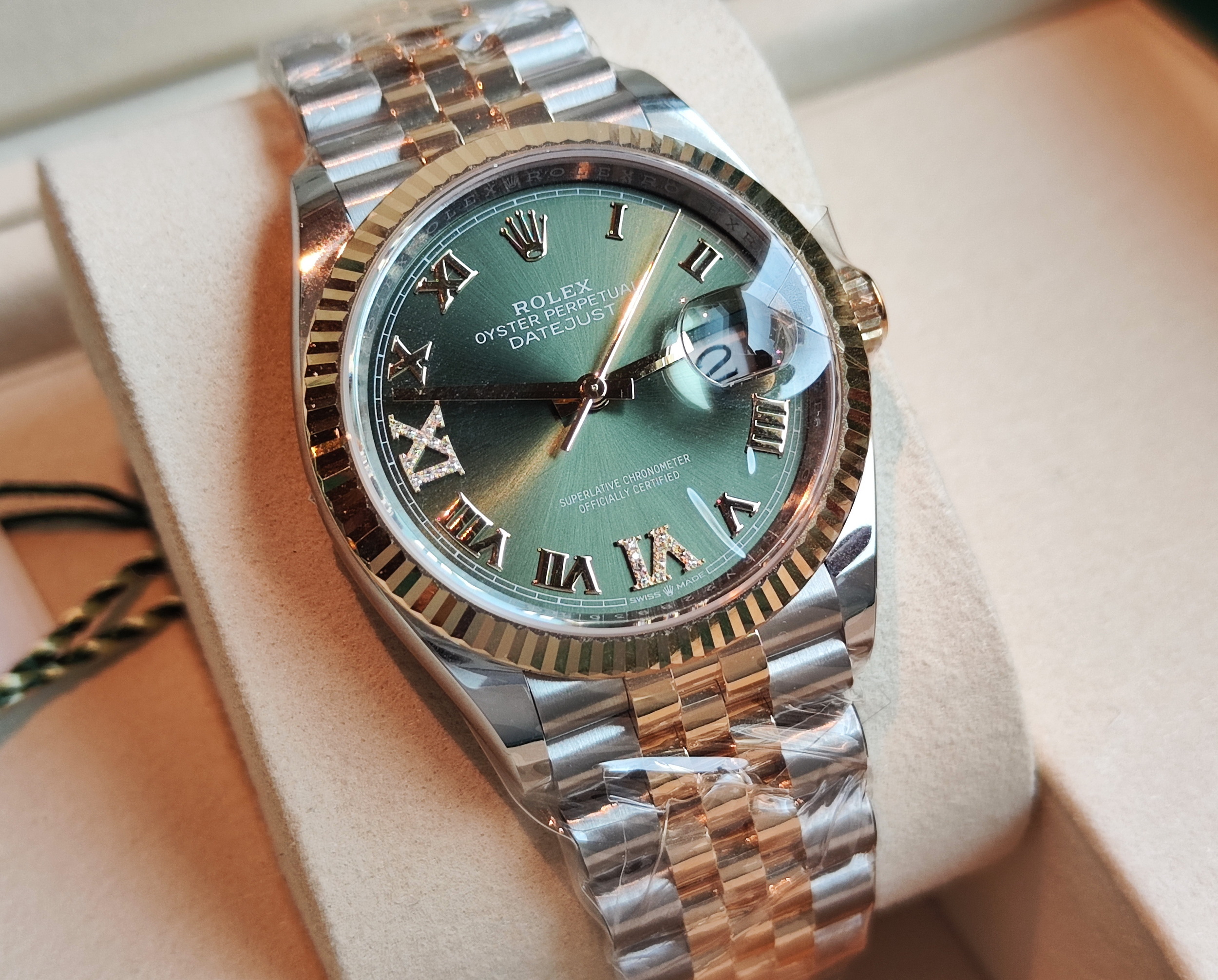 勞力士 全新 126233 半金 橄欖綠面盤 錶徑36mm 原廠鑲鑽刻度 自動上鍊 羅馬數字~原廠盒單 2026最新